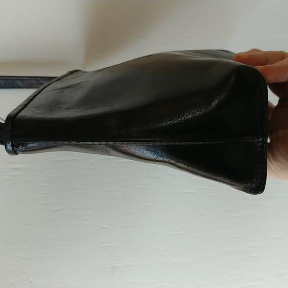 Monsac Small Italian Leather Crossbody Black Bag - Picture 7 of 16